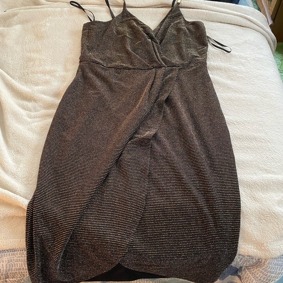 Black and Gold Guess Dress - Picture 1 of 3